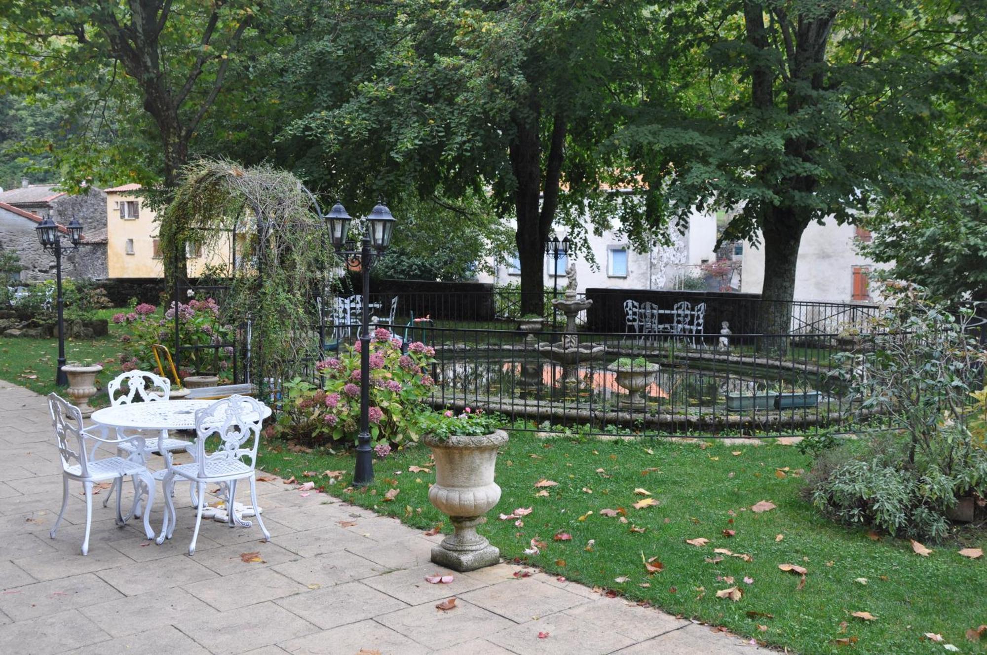 Logis Hostellerie Du Grand Duc Hotel Restaurant Gincla Zewnętrze zdjęcie